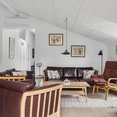 0330-romo-praestekraven-3 Mølby